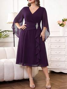 Reflora Plus Size Women Solid Color V-Neck Bell Sleeve Waist Rhinestone Decor Elegant Dress - Purple - View 7