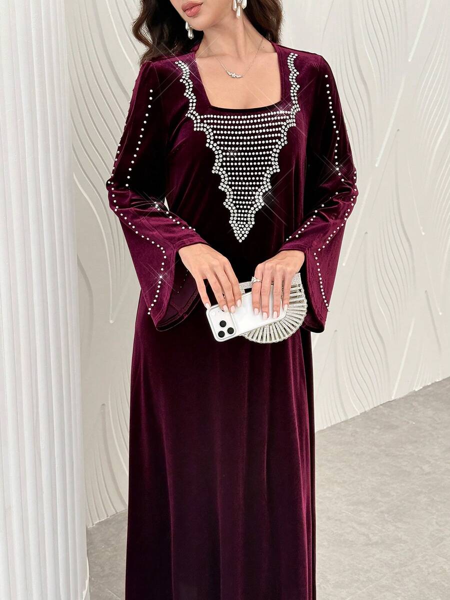 Al Najma Gaun Wanita Beludru Musim Semi Musim Gugur Musim Dingin dengan Hiasan Berlian Imitasi dan Mutiara, Leher Persegi, Elegan, Modis, Melangsingkan, dan Menonjolkan Bentuk Tubuh - Burgundy - View 1