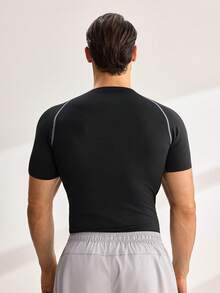 Driftmere 男友风男士健身吸湿排汗紧身圆领短袖运动T恤基础款，男友风男士夏季压缩上衣 - 灰色 - 查看 2