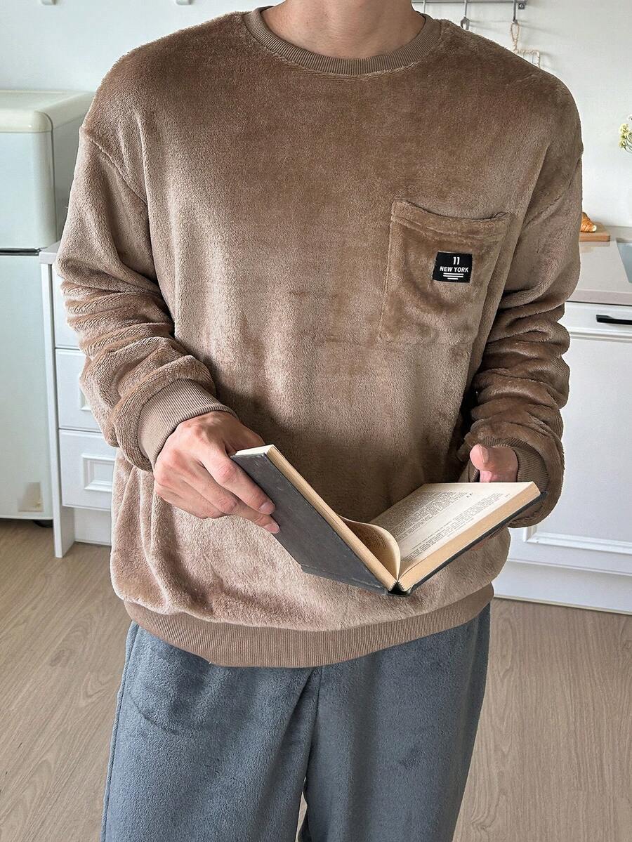 DAZY 秋冬款男士居家休閒套裝,棕色法蘭絨長袖上衣搭配灰色鬆緊腰長褲,附貼袋與標籤設計 - 彩色 - 查看 1