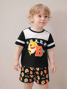 BABY SHARK X SHEIN Set 2pcs/Set Gaya Kasual Seru untuk Bayi Laki-laki, Kaos Lengan Pendek Kerah Bulat Motif Kartun Blok Warna dan Celana Pendek - Hitam - View 5