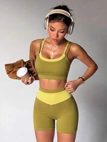 Core Rhythm New Summer Women's Two-Tone Patchwork V-Waist High-Waisted Sports Shorts, High Elasticity Seamless Tummy Control Butt Lifting Yoga Cycling Workout Shorts - Green - View 2