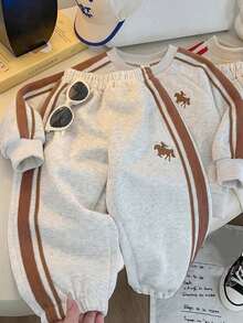 SHEIN 2pcs/Set Baby Boy Cute Autumn/Winter Grey Printed Long Sleeve Sweatshirt & Pants Tracksuit, Toddler Joggers, Sportswear Set - Multicolor - View 1