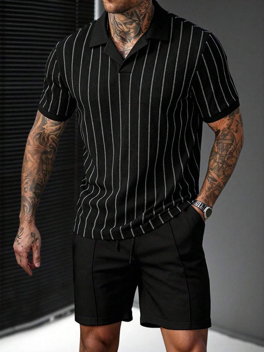 Manfinity Homme Setelan Kasual Sehari-hari Pria Ukuran Besar: Kemeja Polo Lengan Pendek Bergaris dan Celana Pendek - Hitam - View 1