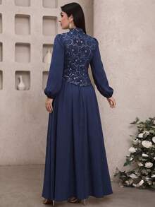 Feyla 女款網紗珠飾刺繡 2 合 1 不對稱下擺百褶長袖洋裝 - 藏蓝色 - 查看 3
