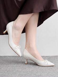 CUCCOO BIZCHIC Off-White 漆皮簡約優雅舒適通勤基本款尖頭全包中跟細高跟鞋 - 糯米白色 - 查看 3