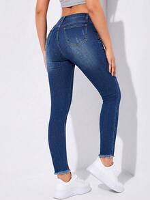 Flexra Celana Jeans Denim Kasual Wanita untuk Pakaian Sehari-hari dengan Saku, Kancing, dan Desain Rusak, Warna Biru Tua untuk Musim Gugur dan Musim Dingin - Medium Wash - View 4