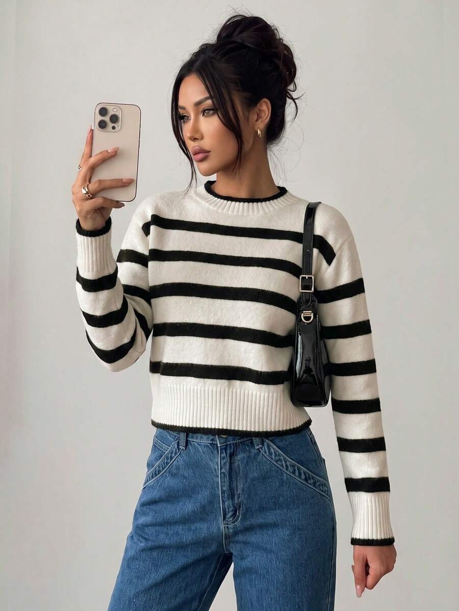 SHEIN PETITE 女款立領黑白條紋長袖極簡風毛衣,休閒日常小碼版型,適合秋冬穿著 - 黑與白 - 查看 1
