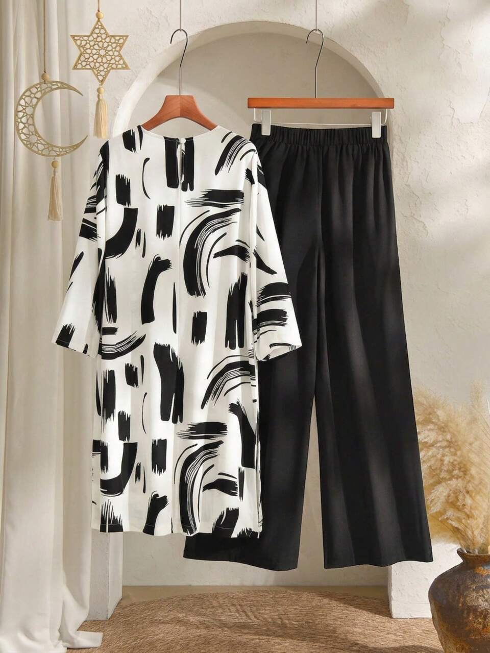 Plus Size Black And White Abstract Print V-Neck Shirt And Pants 2pcs Set Autumn Vacation Traditional Soft Form Eleganza Elegant Hawaii Club Women