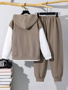 SHEIN 兒童青少年男孩休閒美式復古運動風壓紋圖案連帽卡其色衛衣與運動長褲套裝，適合秋冬、學校、家庭聚會、開學、運動、秋季穿搭、冬季穿搭 - 彩色 - 查看 4