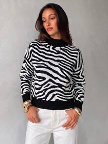 Black And White Striped Crew Neck Cropped Long Sleeve Women's Sweater - Black and White - View 3