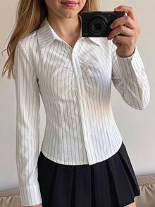 青少年女孩休閒法式優雅經典百搭白色條紋抓皺胸前開衩拼接領長袖襯衫，學院風上衣，返校穿搭，日常穿著 - 黑與白 - 查看 1