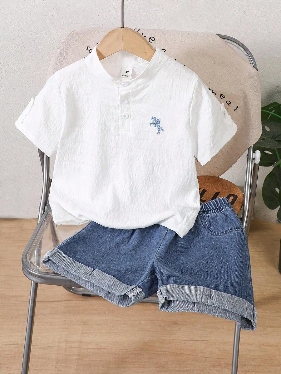 SHEIN Mirajuku 男童夏季韩版白色简约刺绣图案Polo衫搭配牛仔卷边短裤,适合外出、日常玩耍和休闲居家穿着。 - 彩色 - 查看 1