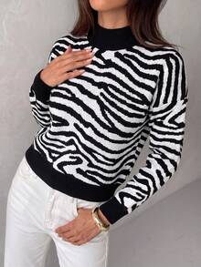 Black And White Striped Crew Neck Cropped Long Sleeve Women's Sweater - Black and White - View 4