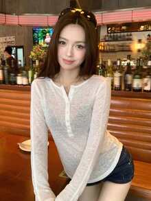 DAZY 女款透視圓領鈕扣不對稱門襟寬鬆休閒罩衫上衣 T-shirt，春季百搭可愛上衣 - 白色 - 查看 3