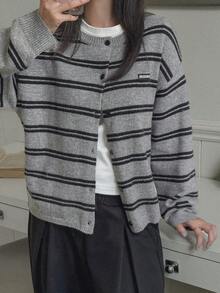 DAZY Áo cardigan len nữ dáng rộng tay dài, phối màu khối kẻ sọc, vạt mở, đính patch chữ, mỏng, phong cách thường ngày dạo phố du lịch, cho mùa xuân thu - Xám - Xem 3
