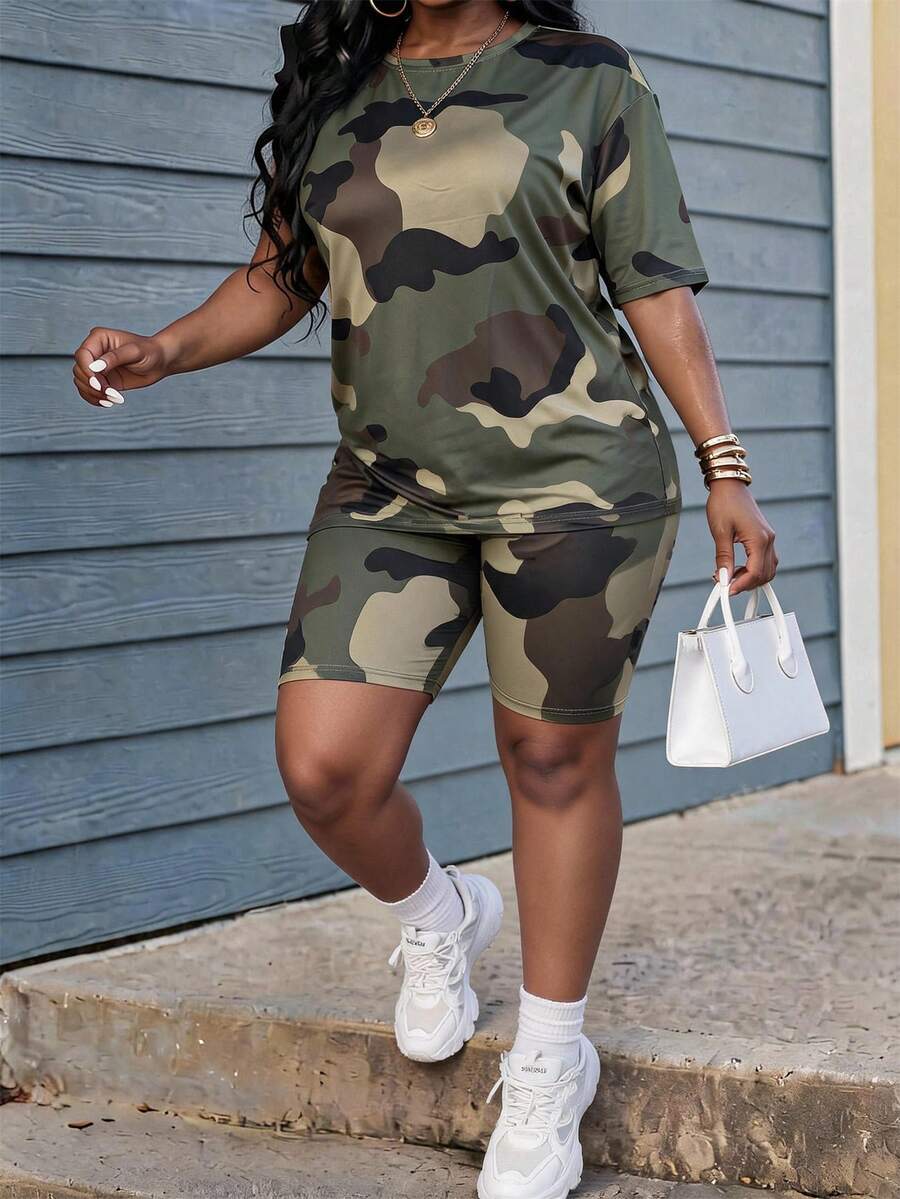 Slaydiva Plus Size Camouflage Print T-Shirt And Shorts 2 Pieces Set