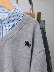 SHEIN 青少年女孩搖粒絨秋季服飾 2合1條紋襯衫與灰色V領運動衫，學院風小馬印花寬鬆上衣 - 灰色 - 查看 8