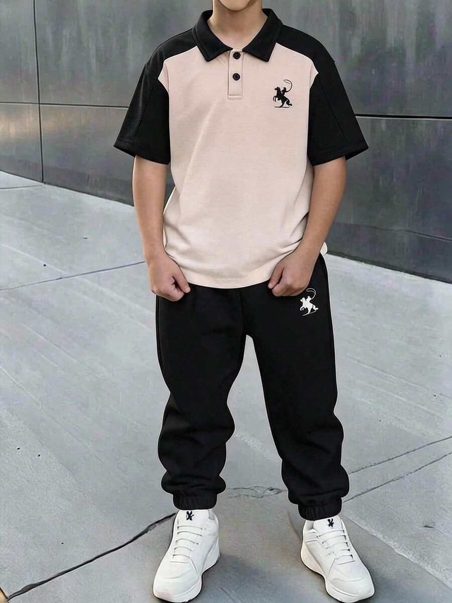 SHEIN 2件組兒童青少年男孩休閒日常舒適 Polo 領短袖 T 恤，寬鬆版型，附口袋直筒長褲，適合通勤、上學、日常休閒外出、運動，春夏季秋冬四季皆宜 - 卡其色 - 查看 1
