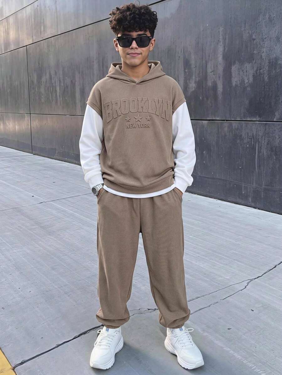 SHEIN 兒童青少年男孩休閒美式復古運動風壓紋圖案連帽卡其色衛衣與運動長褲套裝,適合秋冬、學校、家庭聚會、開學、運動、秋季穿搭、冬季穿搭 - 彩色 - 查看 1