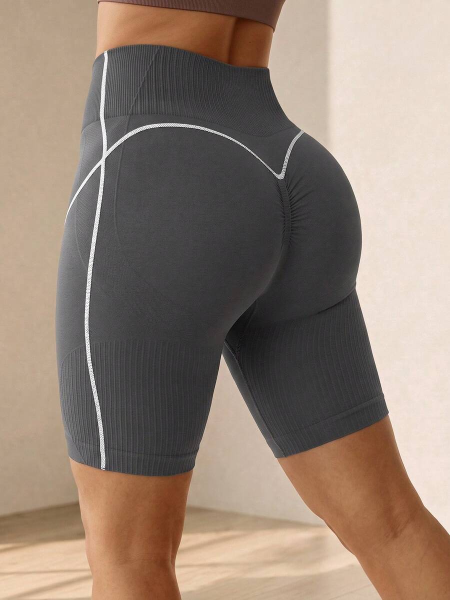 SHEIN Rhythm Era 1件女款大尺碼無縫高腰交叉線條運動短褲,適合跑步、健身、瑜珈、單車運動的百慕達運動短褲 - 深灰色 - 查看 1