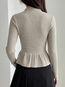DAZY Kaos Wanita Warna Polos Kerah Lengan Panjang dengan Hem Bergelombang dan Detail Ribbed, Cocok untuk Brunch Musim Gugur, Warna Beige, Gaya Prancis Elegan - Coklat - View 2