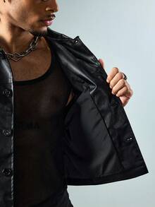 ROMWE MEN Street Life 男士字母印花 PU 皮革翻領前貼布口袋背心 - 黑色 - 查看 8