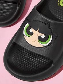 THE POWERPUFF GIRLS X SHEIN 可愛卡通女孩拖鞋，幼兒與兒童快乾浴室拖鞋，輕量耐用 EVA 材質，適合室內外穿著 - 黑色和綠色 - 查看 2