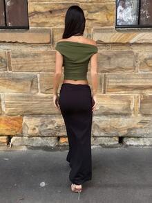 AmyJordy Blusa Versátil Feminina Preta de Cor Sólida com Design Plissado, Gola Assimétrica e Decoração Dourada, para Ir ao Trabalho e , Casual Primavera/Verão - Verde Militar - Visão 2