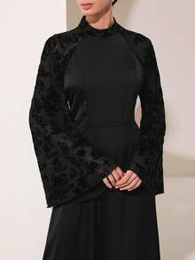 Graceveil Gaun Panjang Lengan Lonceng Kerah Tegak dengan Potongan Pinggang Ramping, Terbuat dari Satin Hitam dan Patchwork Beludru - Hitam - View 8