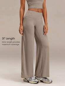 GLOWMODE Set FeatherFit™ Sculpt & Support dengan Bra Olahraga Model Halter dengan Tali Bahu yang Dapat Diatur & Legging Pembentuk Bokong dengan Karet Pinggang Corehold untuk Latihan di Gym - Khaki - View 7
