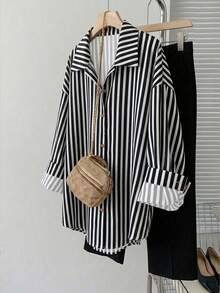 SHEIN LUNE 大码女装感恩节秋季休闲日常穿着条纹印花长袖衬衫，宽松舒适长款，适合新年居家度假穿着，秋季感恩节女装，基督 - 黑與白 - 查看 3