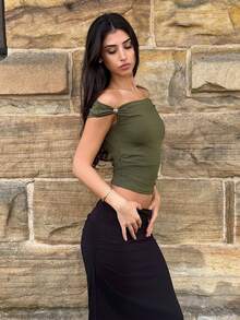 AmyJordy Blusa Versátil Feminina Preta de Cor Sólida com Design Plissado, Gola Assimétrica e Decoração Dourada, para Ir ao Trabalho e , Casual Primavera/Verão - Verde Militar - Visão 5
