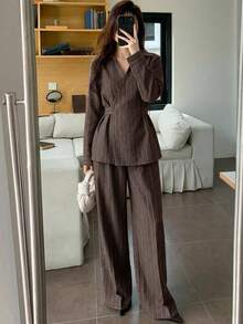 Livesso 春夏宽松商务休闲度假风时尚办公装条纹收腰V领上衣搭配阔腿休闲裤两件套女装短款套装 - 棕色 - 查看 6