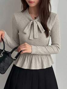 DAZY Kaos Wanita Warna Polos Kerah Lengan Panjang dengan Hem Bergelombang dan Detail Ribbed, Cocok untuk Brunch Musim Gugur, Warna Beige, Gaya Prancis Elegan - Coklat - View 4