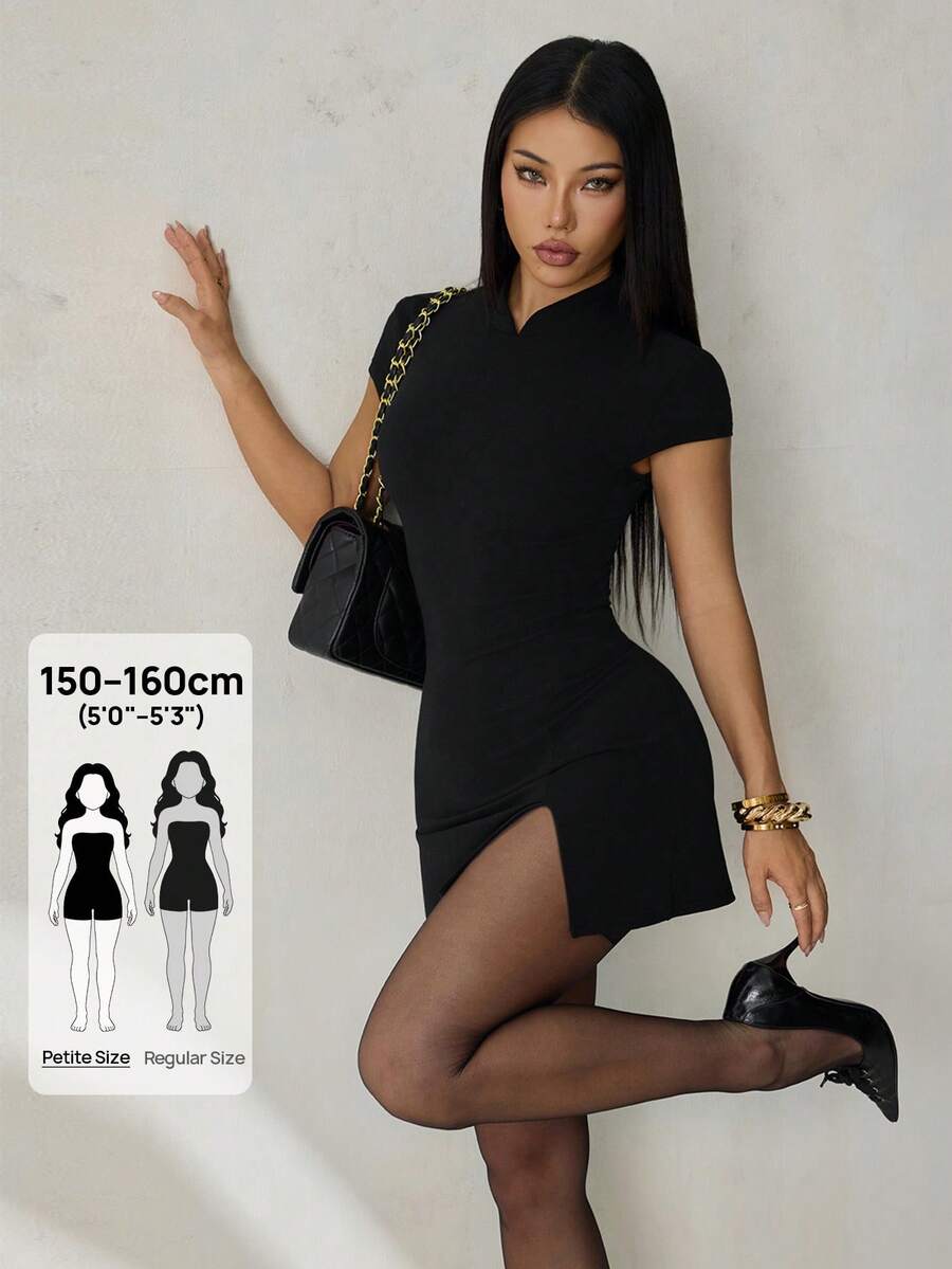 SHEIN PETITE 情人節/春節新款:復古錢幣圖案立領修身喇叭袖優雅紅色洋裝,適合約會與派對,開衩設計 - 黑色 - 查看 1