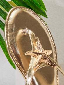 VACAZURE SeaGleam 女士金属海星装饰金属 PU 金色 T 字带凉鞋 – 时尚、海滩风、舒适。 - 金色 - 查看 7