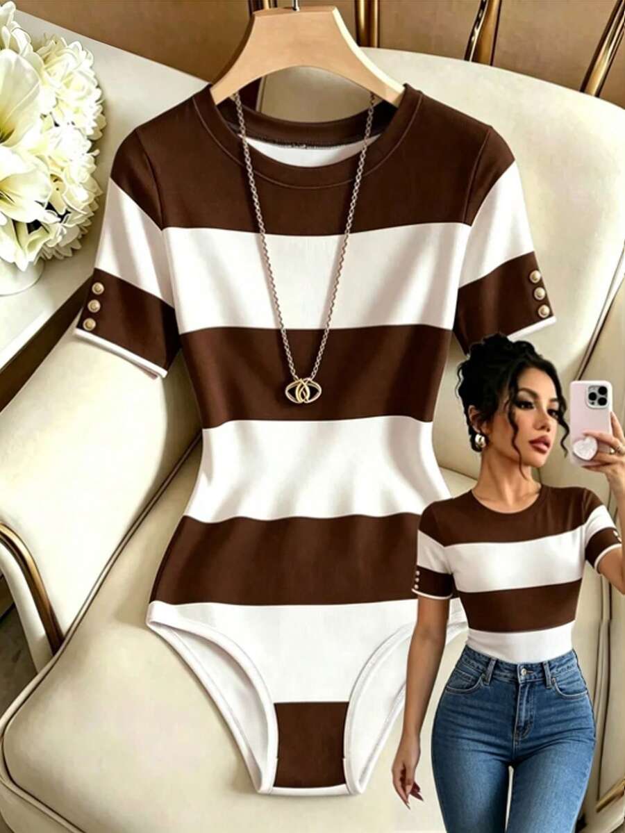 SHEIN Franclia 女款條紋圓領鈕扣裝飾短袖連身衣 - 棕色 - 查看 1