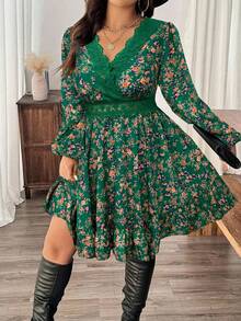 SHEIN Frenchy 大码优雅通勤花卉蕾丝拼布连衣裙 - 綠色 - 查看 4