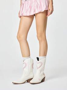 ROMWE Fairycore 女款粉色西部靴，西部牛仔靴，尖頭繫帶騎馬靴，粗跟設計，刺繡V型開口高筒靴，粗跟刺繡 - 白+鏤空粉色愛心 - 查看 2