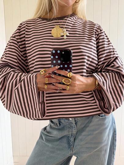 SHEIN EZwear Yurt Dışı Çilekli Çikolata Çizgili Uzun Kollu Üst, Sonbahar Üstü, Günlük İşe Gidiş, Buluşma, Sonbahar/Kış/İlkbahar/Yaz, Noel, Yeni Yıl, Şükran Günü, Parti, Düğün, Plaj, Mezuniyet Töreni, Şık, Dışarı Çıkma, Randevu, İşe Gidiş, Sevgililer Günü, Şık, Tatil, Y2K, Mezuniyet Töreni ve Diğer Özel Günler İçin Uygun
