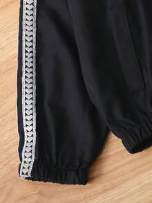 SHEIN Genkimix Kids 2件組 女孩 2025新款 春/秋季 防風布料蝴蝶結刺繡休閒時尚愛心編織帶裝飾立領拉鍊夾克與休閒長褲可愛甜美套裝 - 黑色 - 查看 6