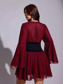 Viva Relle Gaun Ukuran Plus Seksi Warna Burgundy dengan Blok Warna dan Lengan Mengembang yang Mengencangkan Pinggang untuk Musim Gugur - Burgundy - View 6