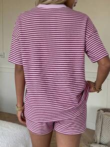 SHEIN EZwear 女士紫色T恤和条纹短裤两件套 - 紫色 - 查看 2