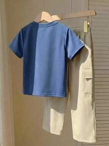 SHEIN 两件套男婴压花小熊字母图案圆领短袖T恤，带工装口袋，搭配撞色长裤，休闲运动套装，适合春、夏、秋季穿着。 - 彩色 - 查看 2