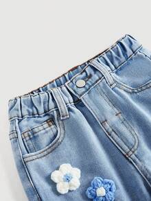 SHEIN 女童休閒日常牛仔長褲，附口袋、鈕扣與3D花朵裝飾 - 中等水洗藍 - 查看 4
