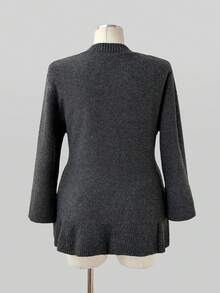 Sunspun Desain Busana Musim Gugur/Dingin: Sweater Kardigan Abu-abu Gelap dengan Lengan Mengembang dan Hiasan Rumbai - Grey - View 3