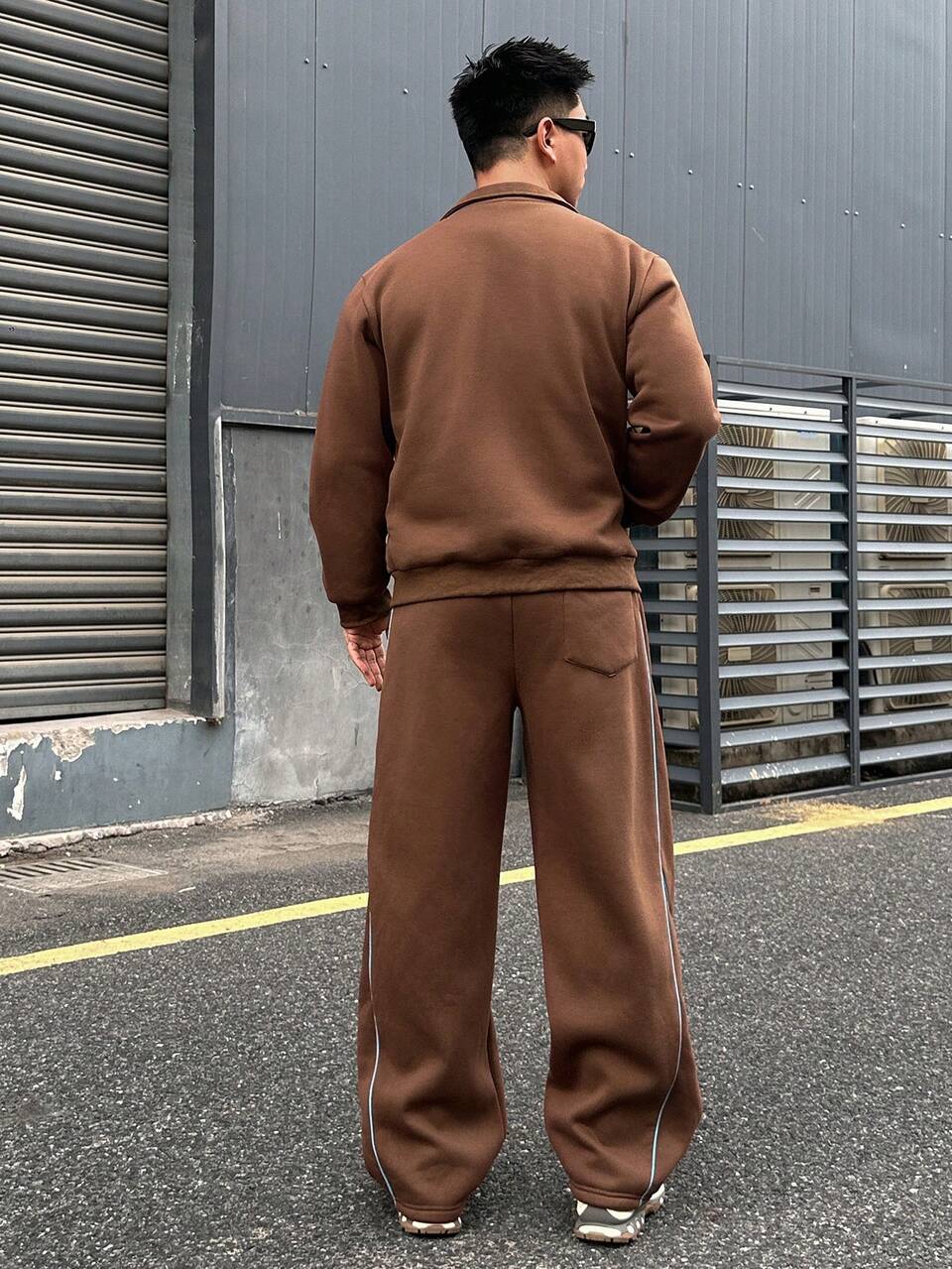 Brown Fuzzy Fleece Zip-Up Half-Placket Long Sleeve Ribbed Sweatshirt With Curved Loose Elastic Waist Sweatpants, Contrast Drawstring Design Men's Pullover Sweatshirt Set