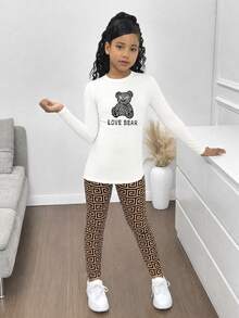SHEIN Tween Girl 運動休閒針織熊圖案長袖開衩下擺上衣與幾何圖案內搭褲套裝，黑白配色 - 白色 - 查看 3