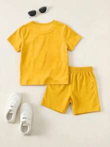 SHEIN RANDOM 3 SETSSEND 1 SET Summer Handsome Youth Sports Style Summer Outing Preferred Minimalist Letter Print Pattern Yellow T-Shirt With Shorts, Minimalist Letter Print Pattern Red T-Shirt With Shorts, Minimalist Letter Print Pattern Grey T-Shirt With Shorts - Multicolor - View 2